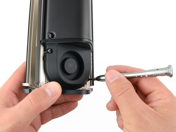 Image 1/3: The DC brushless fan is labeled BSB0712HC-HM01 and is made by Delta Electronics.