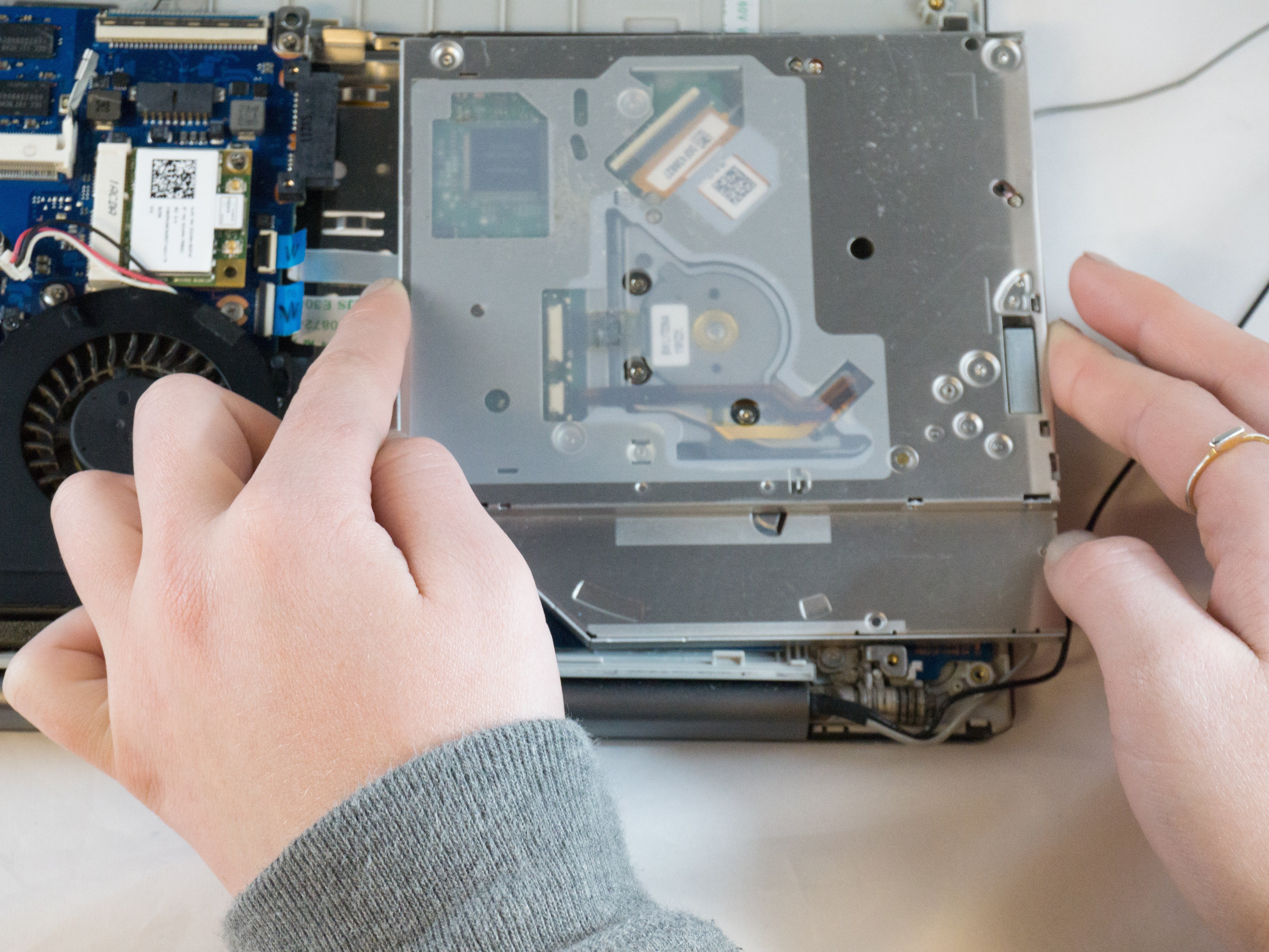 Samsung NP700Z5AH Optical Drive Replacement iFixit Repair Guide