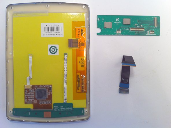 اهرم سیاه کوچک را روی هر کانکتور (4 عدد) از آن روی PCB میانی بکشید تا کابل مربوطه آزاد شود