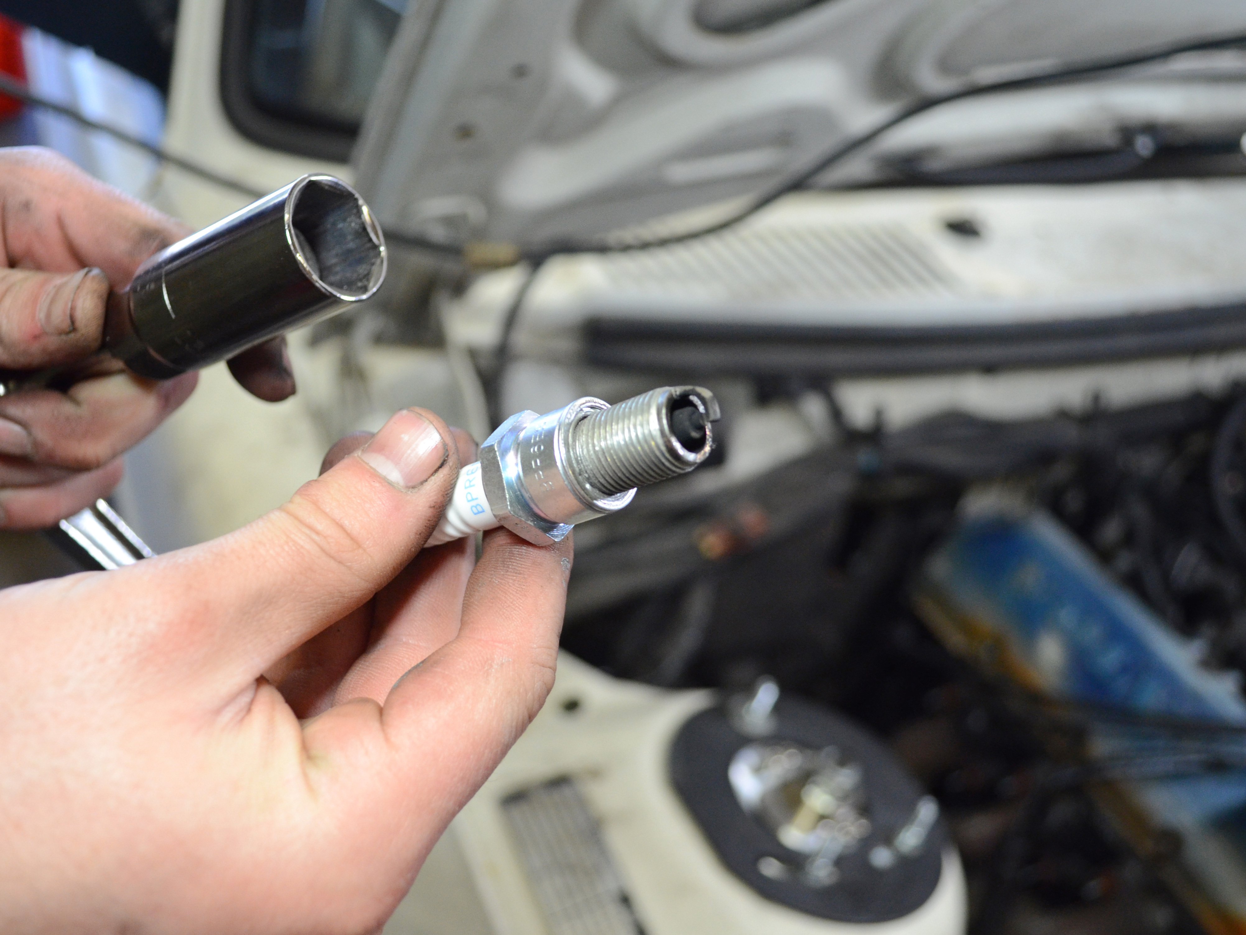 19861993 Volvo 240 Spark Plugs Replacement (1986, 1987, 1988, 1989