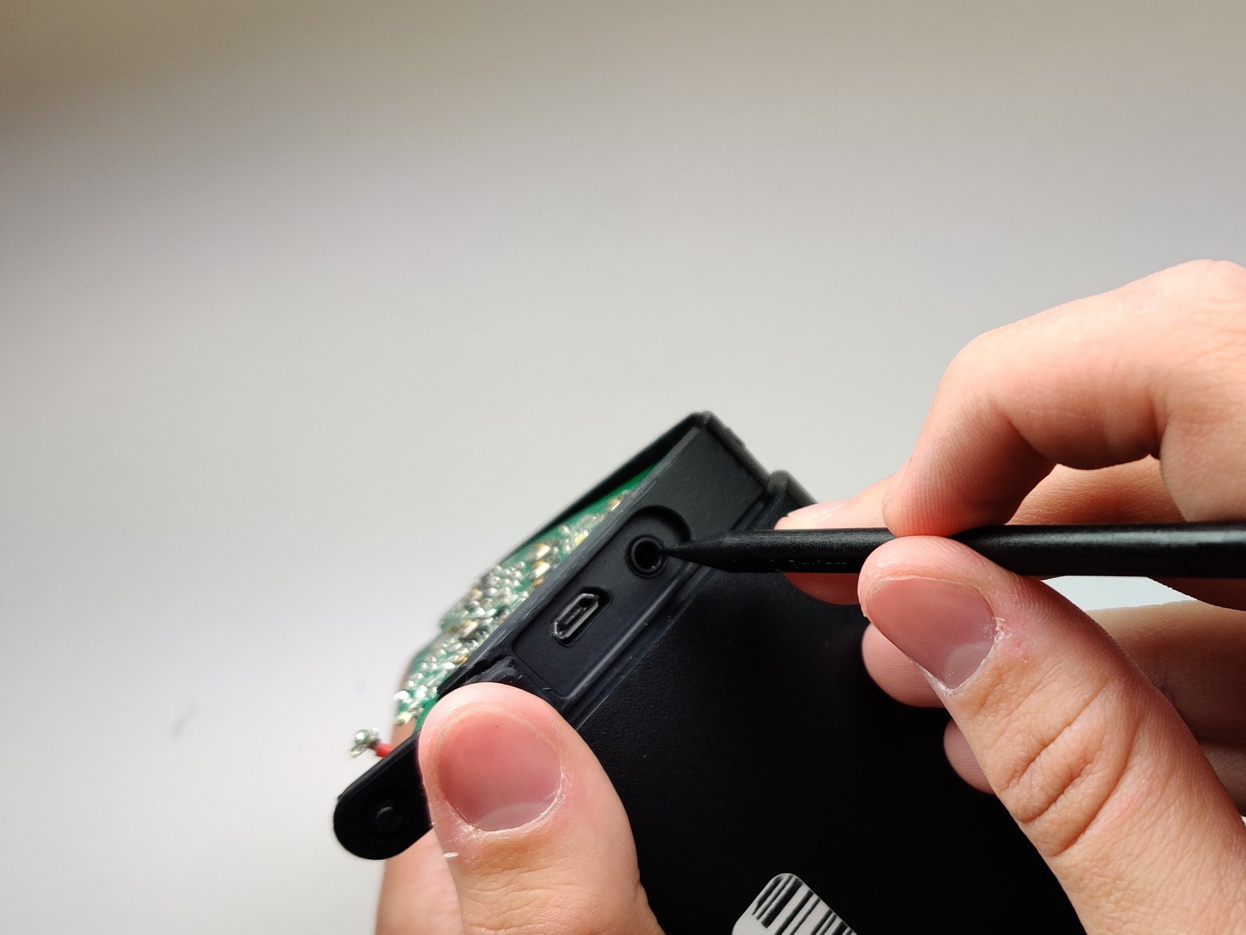 oontz angle 3 charging port