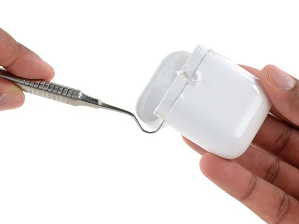 Jimmy proves to be too nice a guy to open our stubborn charging case.