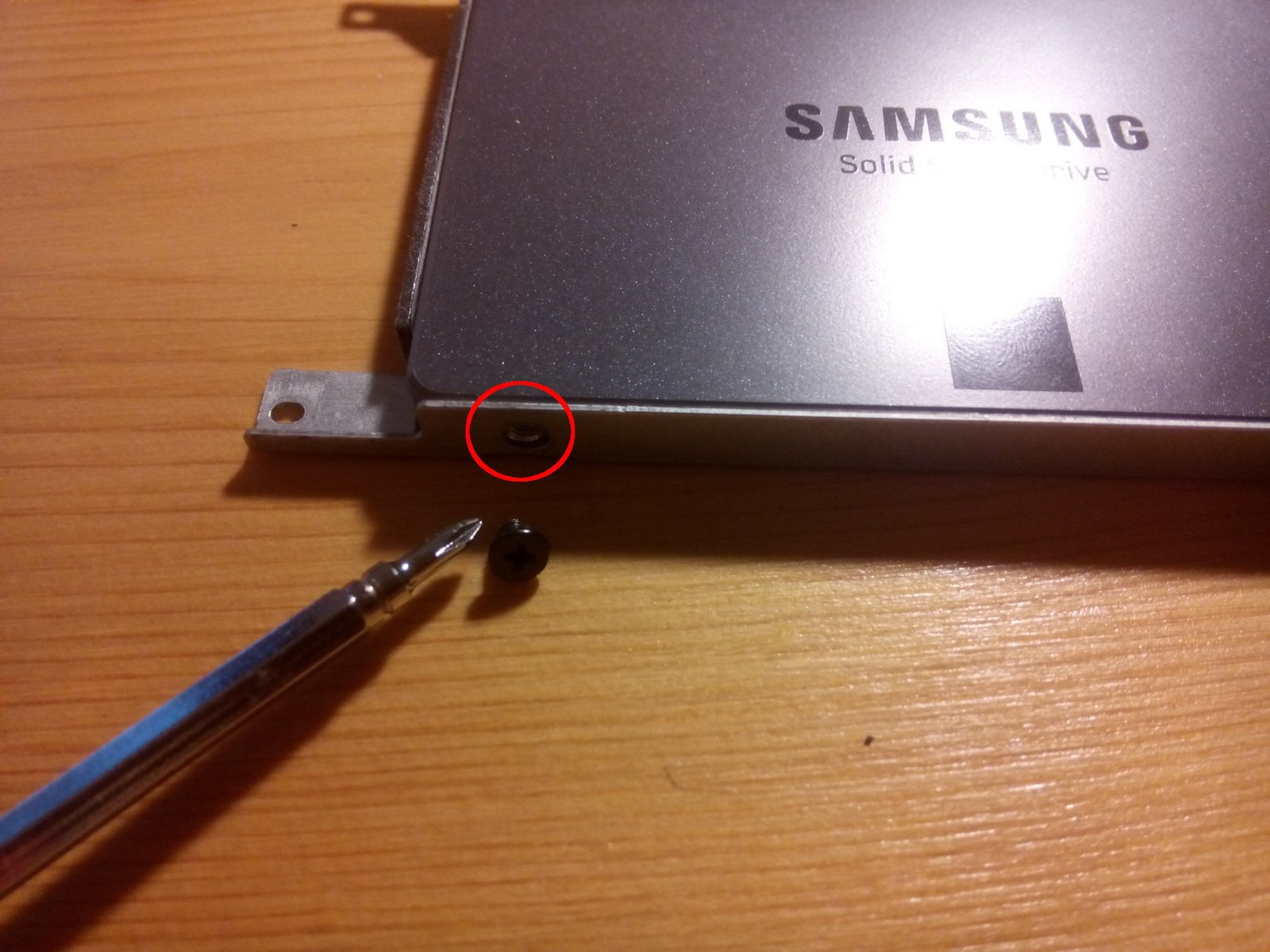 Asus P53E замена жесткого диска или замена с помощью SSD-замены