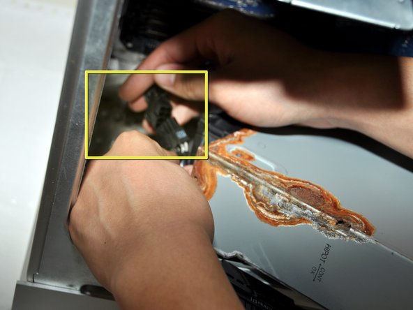 Image 1/2: Now the power supply should come out of the computer freely.