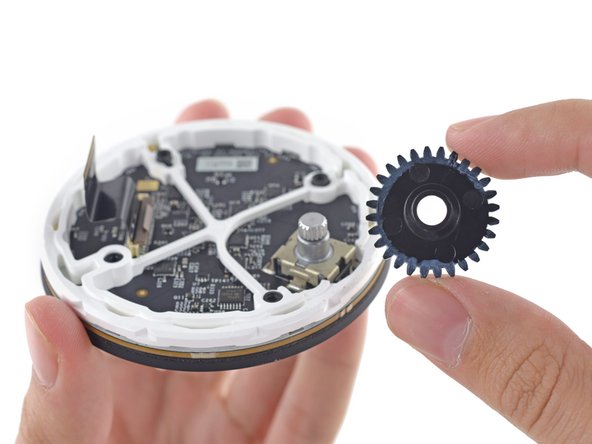 Image 2/3: Around the edge of the wheel, we find the microphones responsible for hearing your commands (six on the perimeter, plus one in the center of the board), and LEDs used to indicate Alexa's acknowledgement.