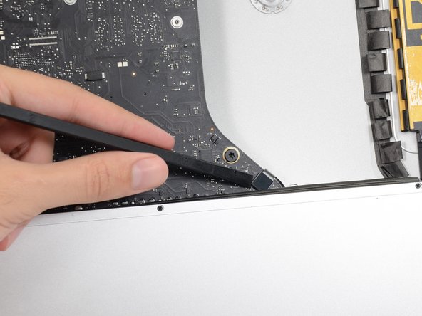 Image 1/3: Push the cable slightly to the right.