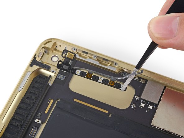 Image 2/2: A second round of twos brings us the other microphone, and two volume switches on a single cable.