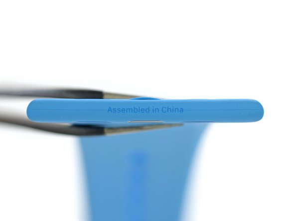 Image 3/3: The Sport Band is all plastic—or, more accurately, [http://en.wikipedia.org/wiki/Elastomer|elastomer|new_window=true]—with no metal watch band pins.