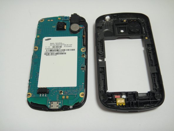 Image 1/3: Disconnect the microphone connector.