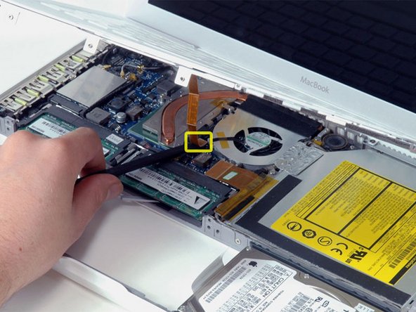 Image 1/2: Take care to pry between the black socket and the white connector. You might have to pry on both sides for it to release properly.