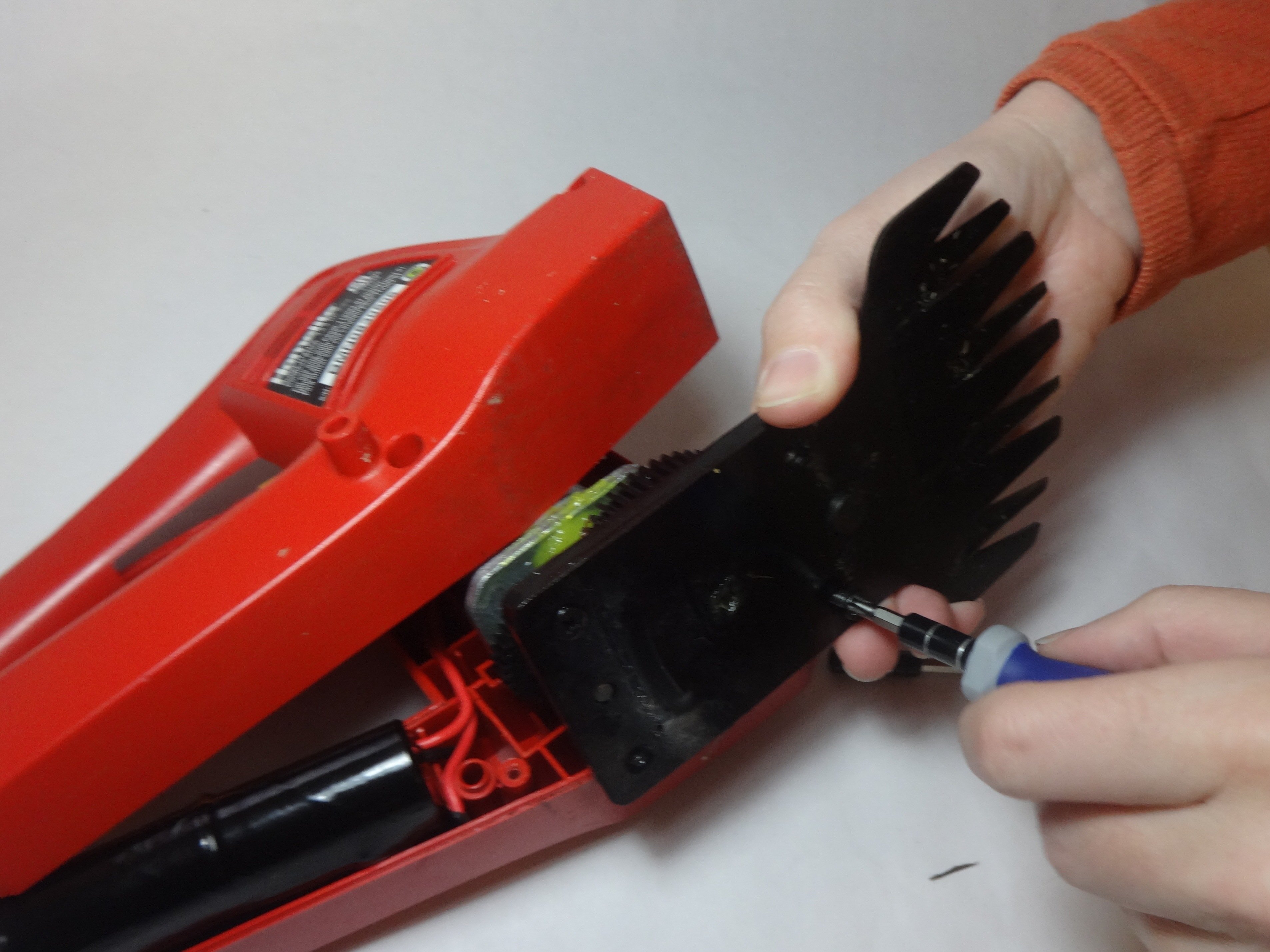 Homelite UT44172 Blades Replacement iFixit Repair Guide