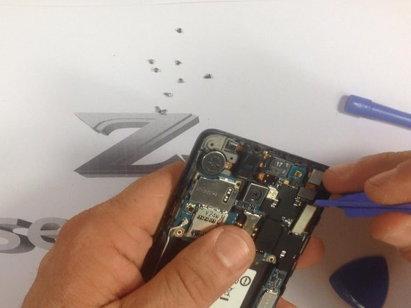 Remove the cables that are highlighted in red, before continuing to the screen.