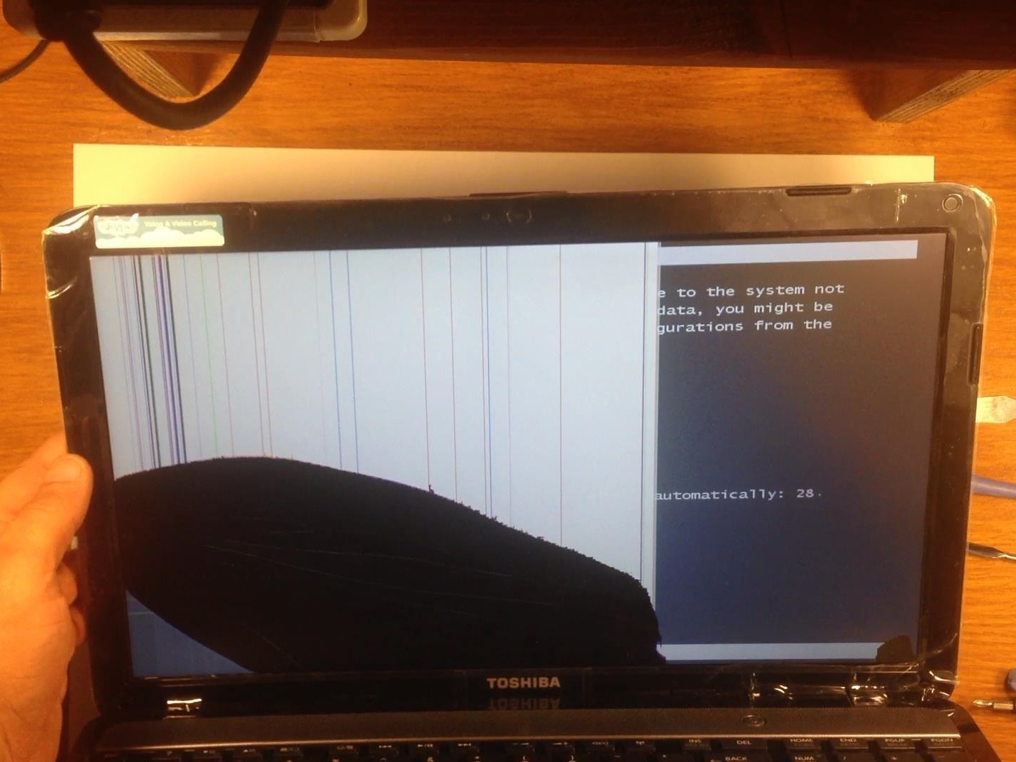 toshiba satellite c850 power on but no display