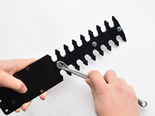 Black and Decker GS720 Hedge trimmer blade replacement - iFixit Repair ...