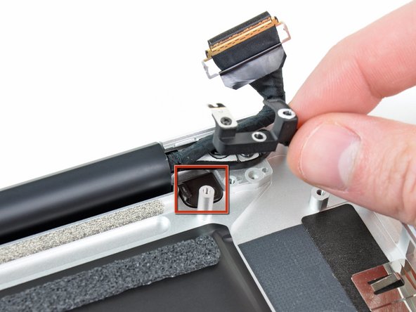 Image 2/3: The SuperDrive used on this machine has the model number UJ8A8, making it presumably different from the model UJ898 used in the Mid 2010 15" Unibody.