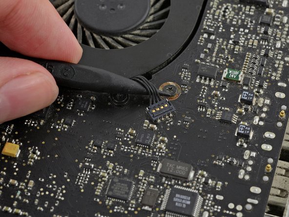 Image 1/3: Be sure to only pry up on the connector itself '''not on the socket''' or you may damage the machine.