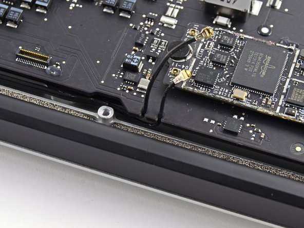 Image 3/3: Make sure the antenna cables are inserted into their respective notches on the logic board, as highlighted in the last picture.