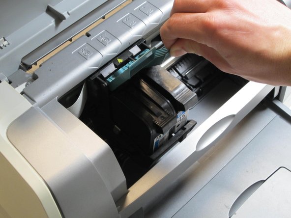 بلند کردن کاور پلاستیکی