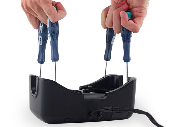 Image 2/3: Hold onto your hamburgers, because here comes the first look at the inside of the Oculus Rift Development Kit 2.