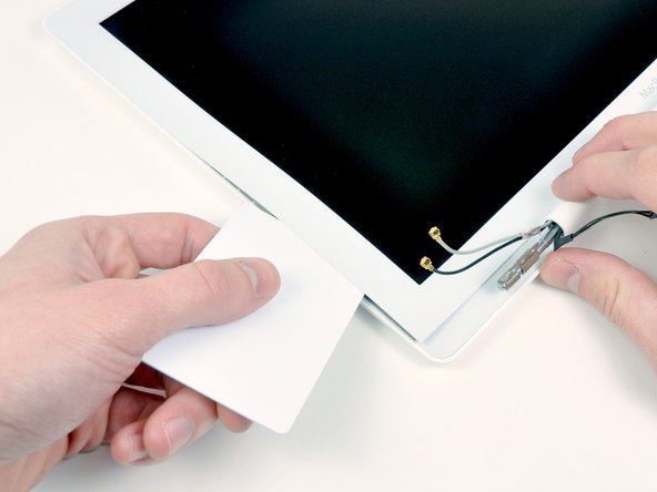 The following steps should be identical for both white and black MacBooks.