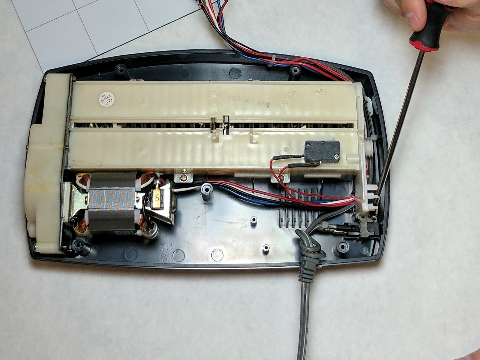 Fellowes T7CM Main Power Cord Replacement iFixit Repair Guide