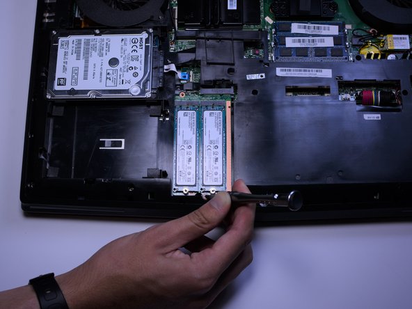 قطع کردن کابل SATA