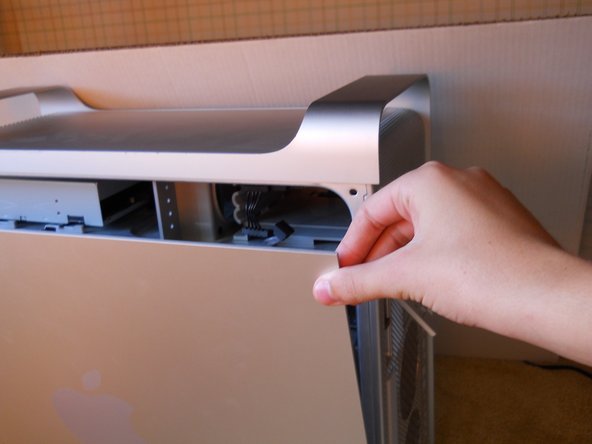 Image 1/3: remove panel, you have to pull up first, then pull toward you