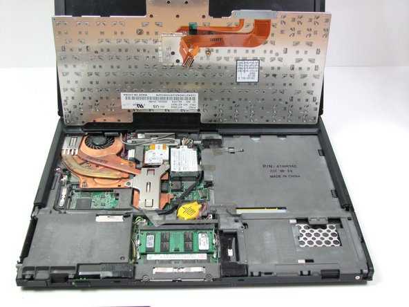 Image 2/2: The keyboard is now disconnected.