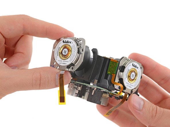 Image 1/2: [http://www.nidec.com/en-Global/|Nidec |new_window=true] may not be a household name, but we've seen their DC motors before powering fans in the [https://www.ifixit.com/Teardown/Xbox+One+Kinect+Teardown/19725#s55254|Xbox One Kinect|new_window=true], as well as the [https://www.ifixit.com/Teardown/Mac+Pro+Late+2013+Teardown/20778#s56814|new_window=true|Mac Pro Late 2013]. These particular motors read: B2044N01.