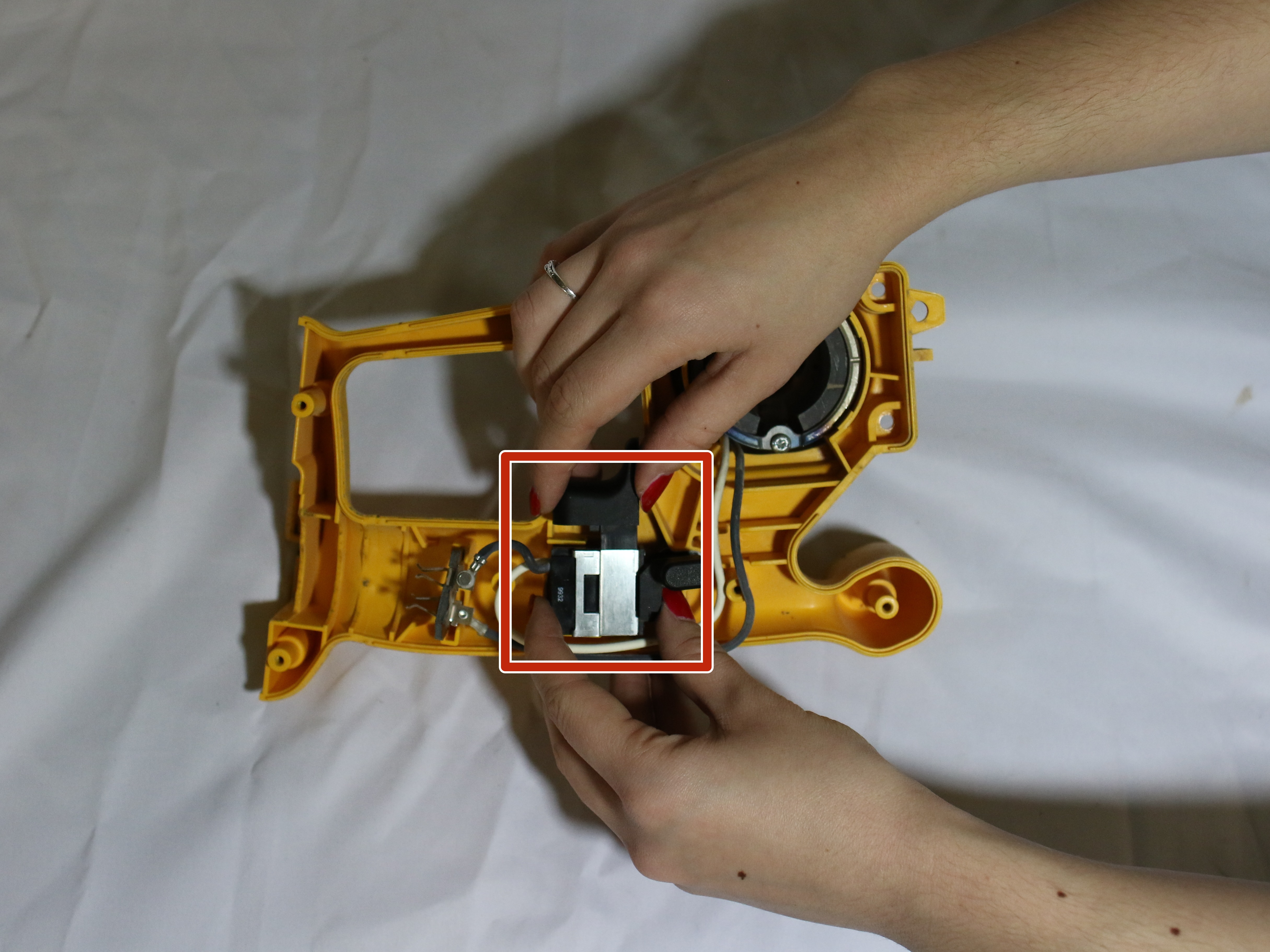 DeWalt DW936 Trigger Replacement iFixit Repair Guide