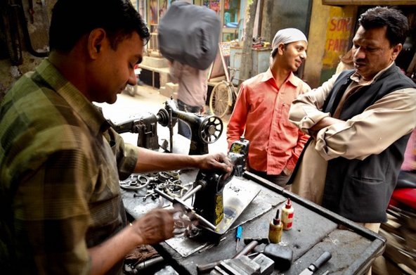 Sewing machine repair in Seelampur