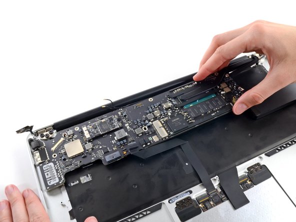 Image 1/2: During reassembly, make sure the antenna cables are inserted into their respective notches on the logic board, as highlighted in the second picture.