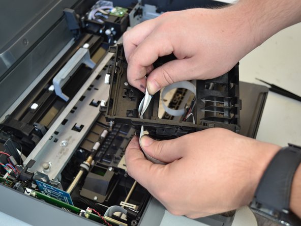 بیرون کشیدن کابل‌ها