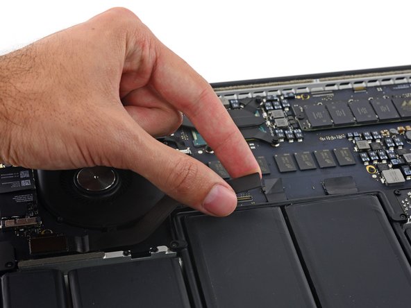 Image 1/2: To avoid damage to the cable, fold only at the bend in the I/O board end of the cable.