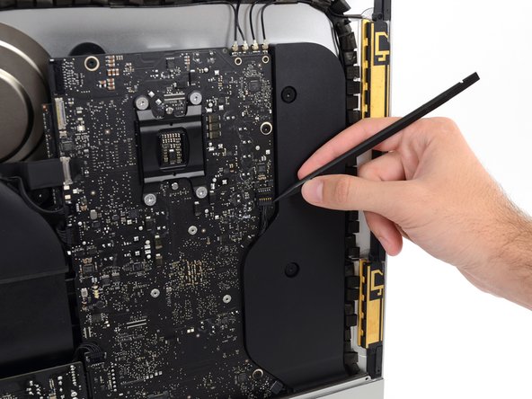 Image 1/2: It is useful to push downward on both short sides of the connector to "walk" it out of its socket. Be careful with the corners of the connectors, they can be easily broken off.