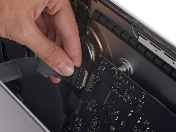 Image 2/3: We also note a new rubber bumper stuck to the fan's top screw—likely to provide a little extra support for all those heavy new pixels.