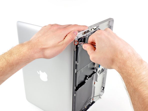 Image 1/1: Remove the last remaining T8 Torx screw securing the display to the upper case.