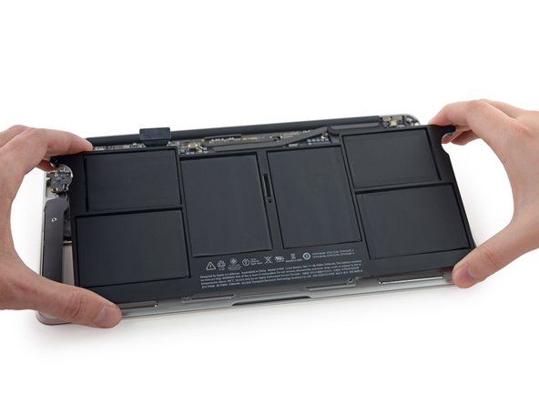 Image 2/3: While the 7.6 V, 5100 mAh (38.75 Whr) battery [guide|15078|matches last year's model|stepid=49167|new_window=true] spec for spec, Apple alleges an extra hour of life while watching iTunes movies (up to 10).