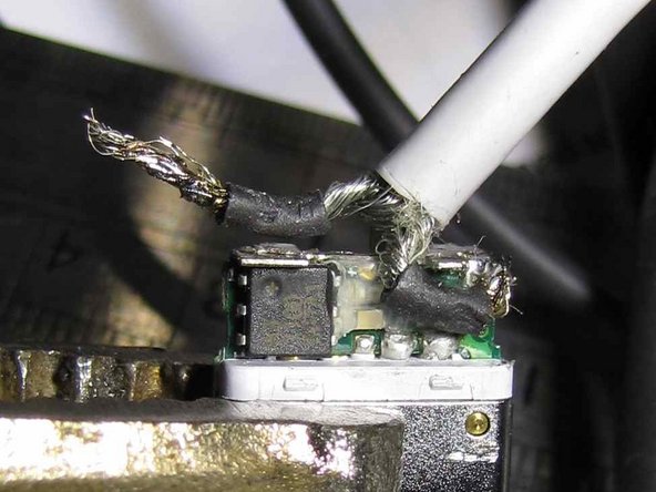 Image 1/1: Cut two pieces of the smallest heatshrink - roughly 4mm long.