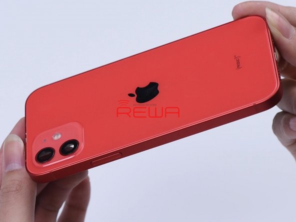 The adhesive has set after 10 minutes. Take the back cover out. Check if the gap is too large, if there is adhesive overflow, and if the fit is smooth.