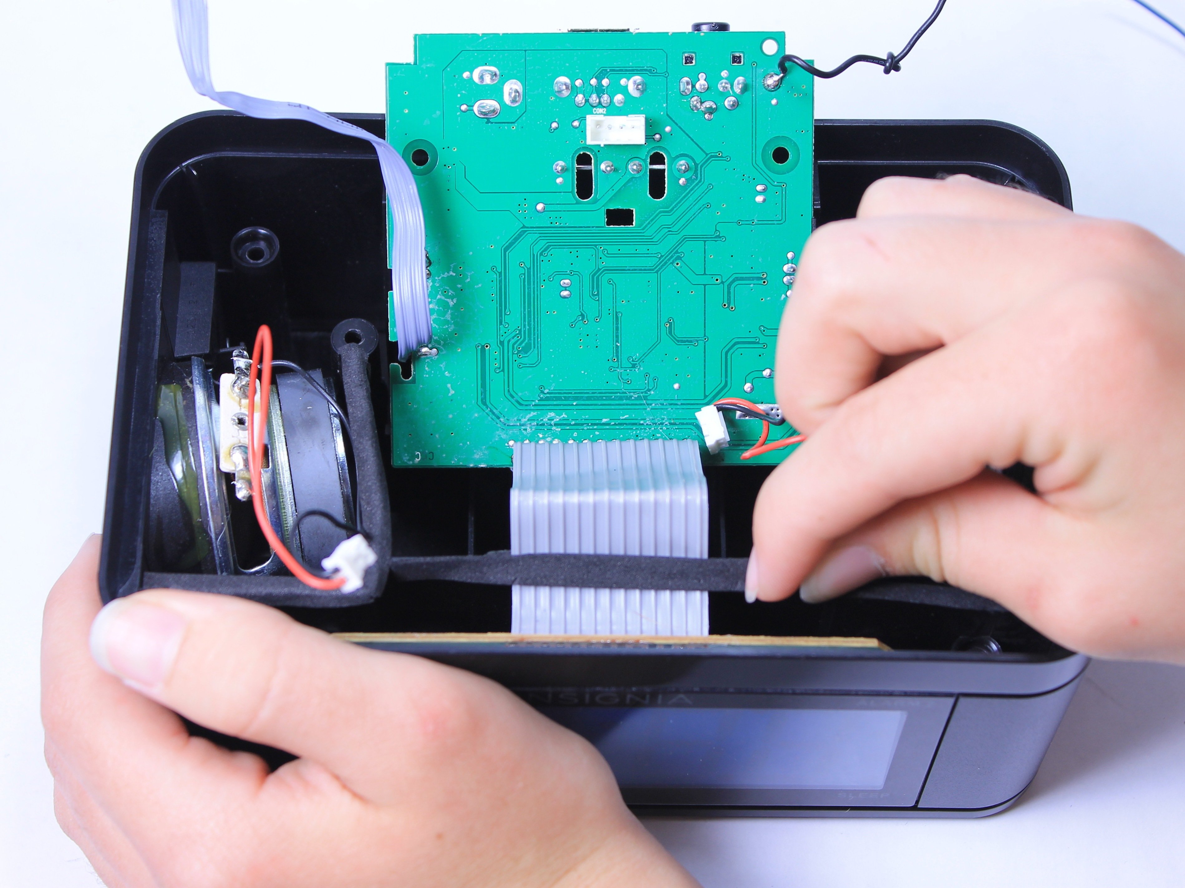Insignia NSCLLT01 LCD Screen Replacement iFixit Repair Guide