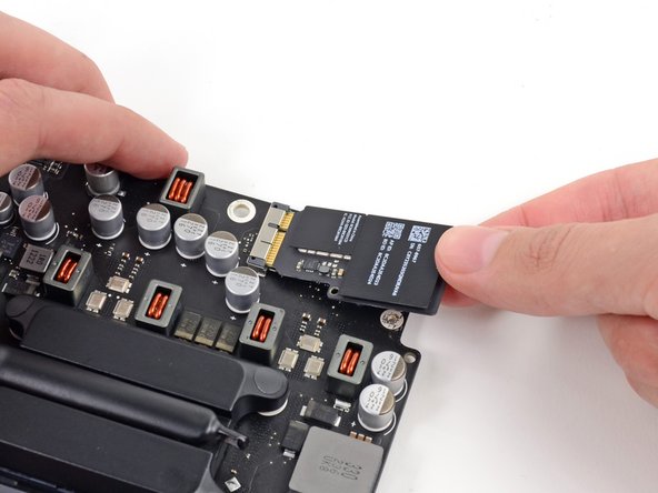 Image 1/3: After a [guide|5485|short hiatus|stepid=24090], Broadcom is back to bring WLAN capabilities to the iMac.