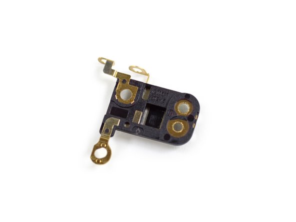 Image 3/3: And out comes the [https://en.wikipedia.org/wiki/Azathoth|Lovecraftian|new_window=true] antenna unit seen in [https://www.ifixit.com/Teardown/iPhone+6+Teardown/29213#s69252|previous models|new_window=true].