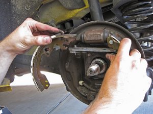 Ford focus rear drum brake adjustment #3