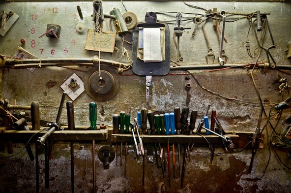 Tools used for sewing machine repair in Seelampur