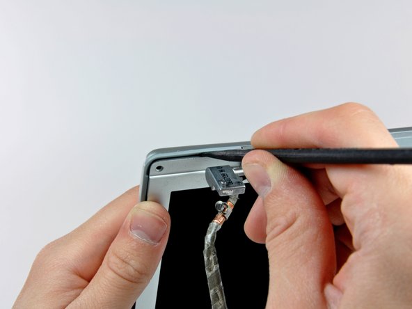 Image 2/3: If necessary, enlarge the gap between the lower edge of the rear bezel and the clutch cover until the two components are completely separated.