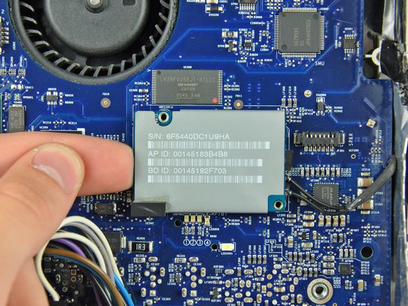 Image 1/1: Lift the board from its left edge '''only'''.