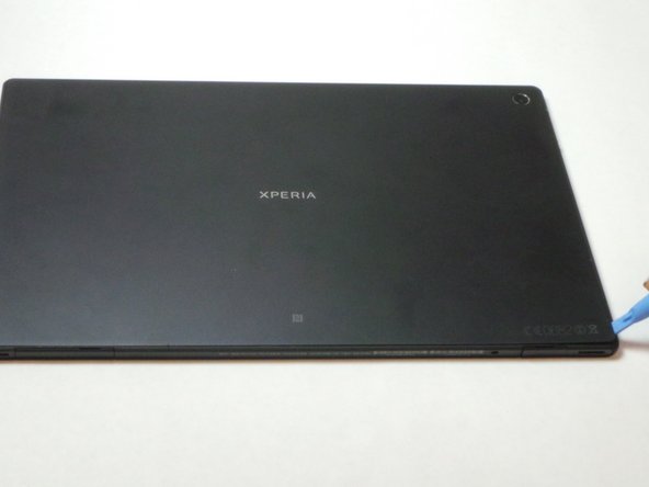 Image 1/1: Place the plastic removal tool in the corner of the object.