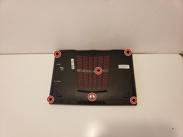 برداشتن 6 پیچ روی صفحه پشت لپ تاپ