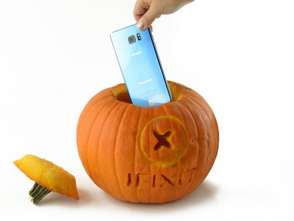 Inserting the Galaxy Note 7 into the pumpkin